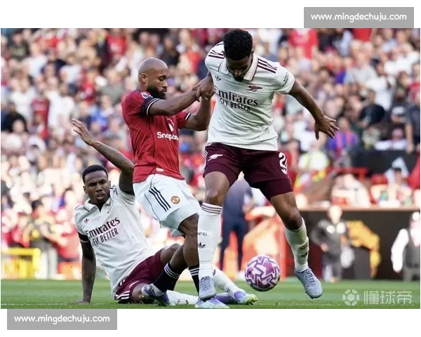 卡拉格力挺加布里埃尔:英超最具影响力的后防领袖 卡拉格力挺加布里埃尔:英超最具影响力的后防领袖